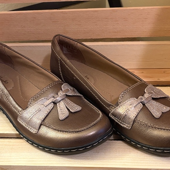 Clark’s Women’s Ashland Loafer in Metallic Bronze - Picture 2 of 7